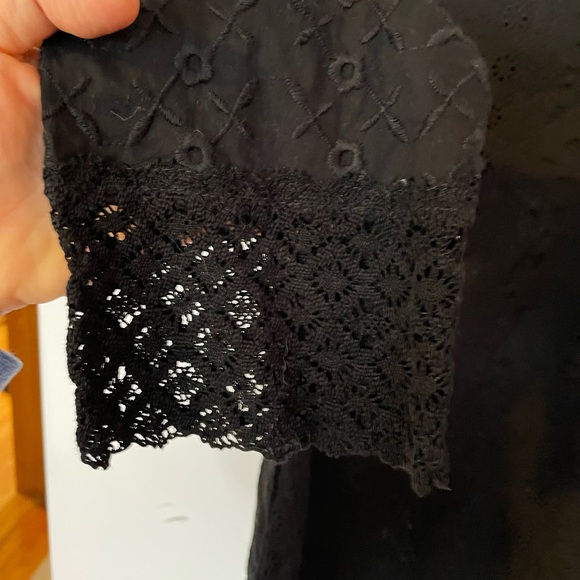 Gap Black Eyelit Black Blouse Shirt Women's XS Extra Small NWT - Picture 3 of 7